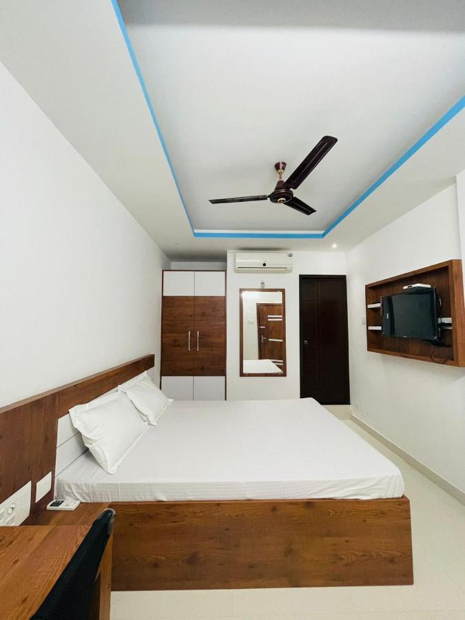 Отель Zam Zam Residency Cheruppulasseri Экстерьер фото